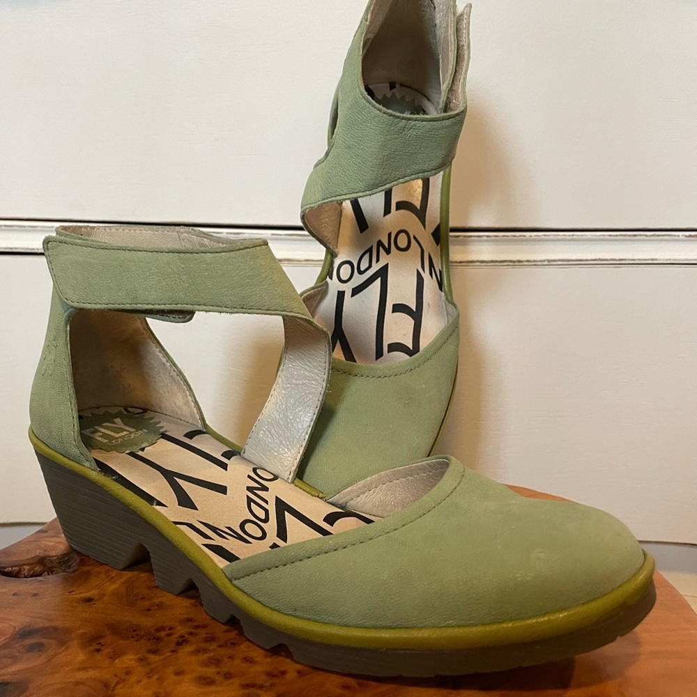 Fly London size 39 pumps/casual shoe